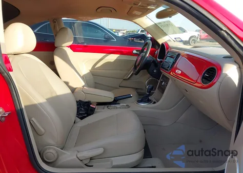 2015 Volkswagen Beetle 1.8T z USA, uszkodzony, nr VIN 3VWJ07ATXFM643271